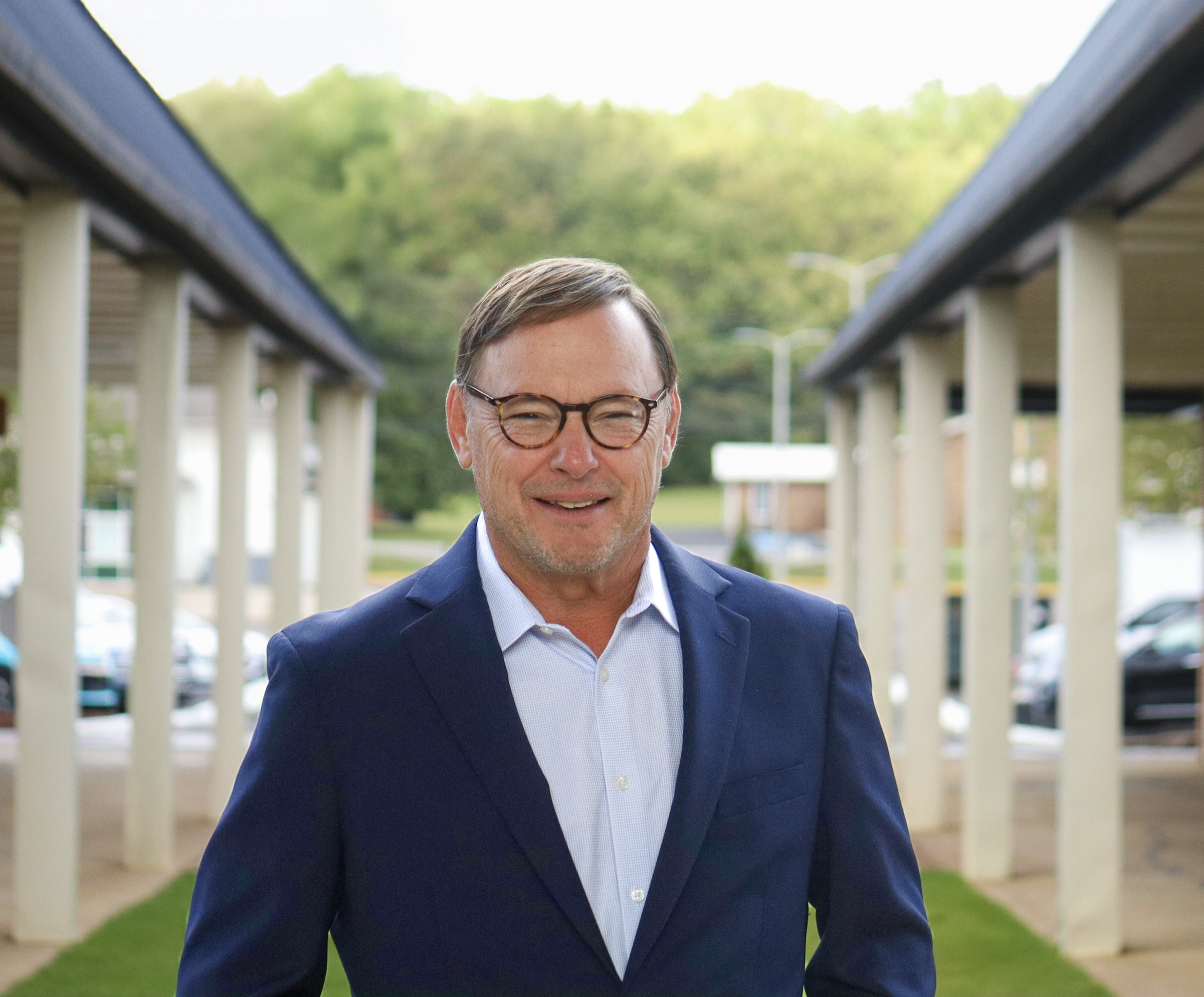 Greg DeVries - Headshot